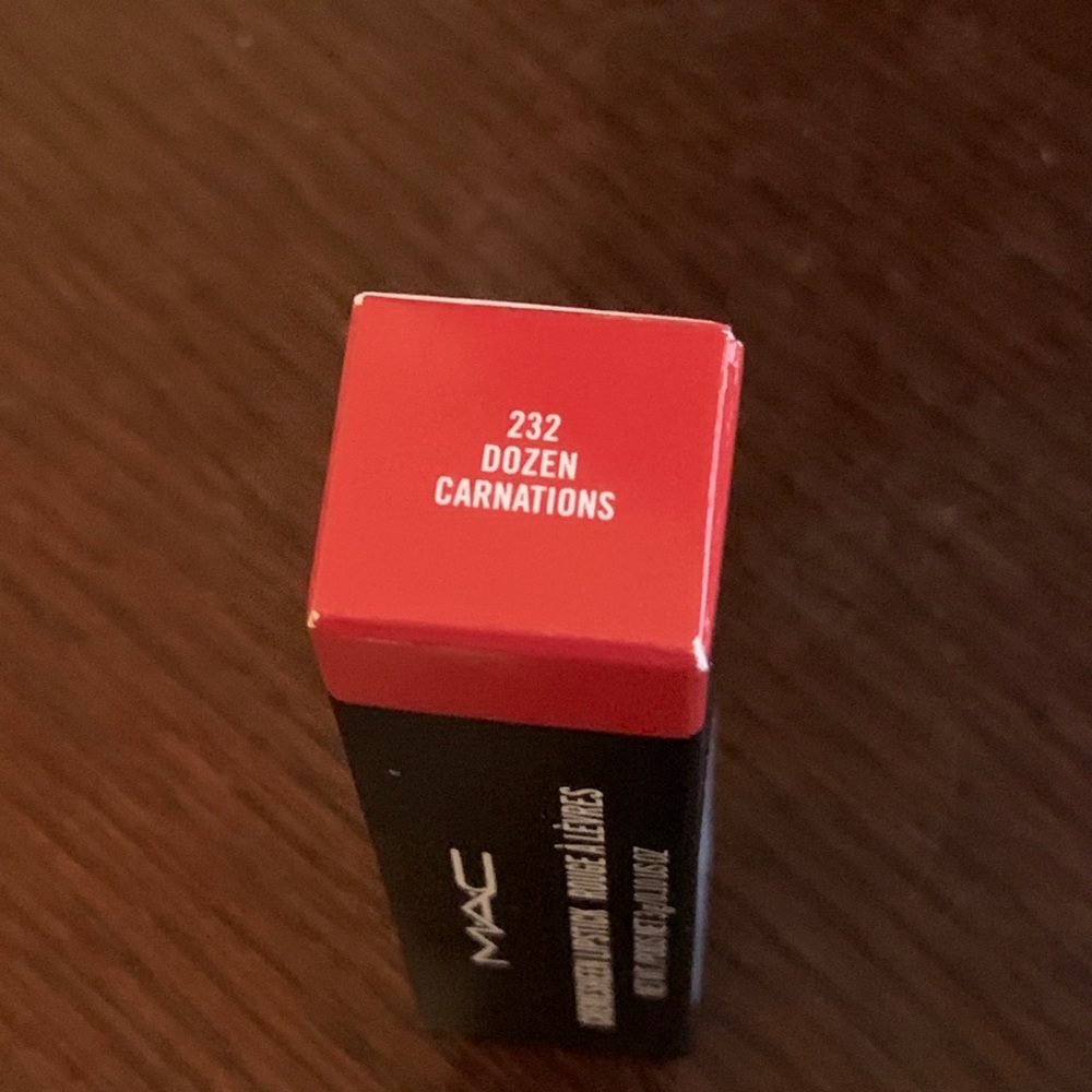 NWT MAC Cremesheen Lipstick - Dozen Carnations - Picture 3 of 4